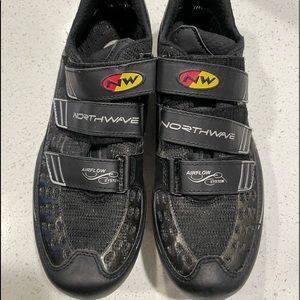 North wave mens spin shoes in great condition!